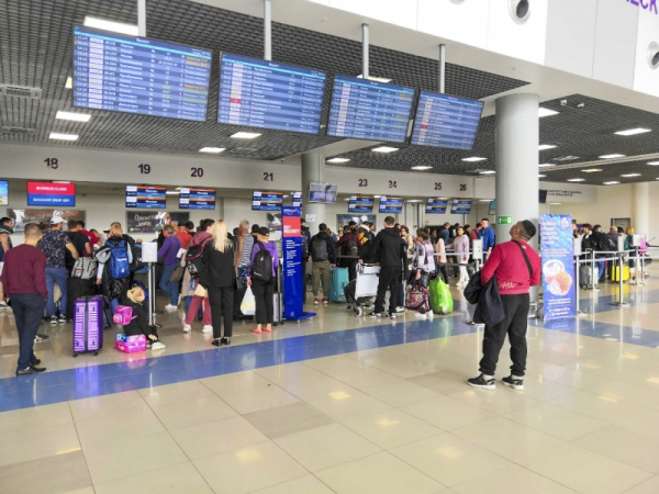 Шесть самолетов не могут долететь до новосибирского аэропорта