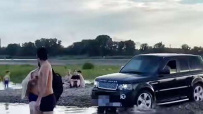 Разъезжавшего по пляжу автолюбителя привлекли к ответственности в Семее