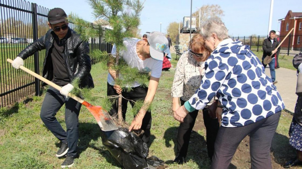 Молодежь за чистоту села: экотренд поддержали в Костанайской области