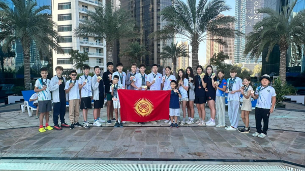 Сборная Кыргызстана по плаванию показала блестящие результаты на турнире APEX