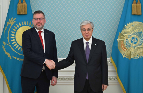 Глава государства принял спецпредставителя ЕС по Центральной Азии