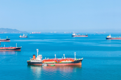 США собираются захватывать связанные с Ираном суда в международных водах