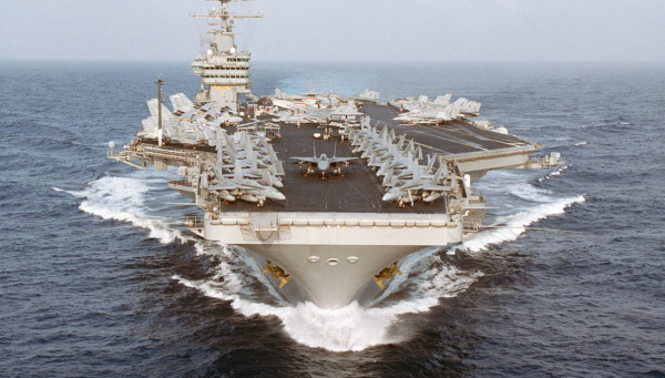 Военные США из страха перед Ираном подожгли свой авианосец USS Gerald R. Ford