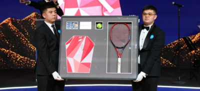 Ракетка и мяч Рыбакиной, домбыра Димаша и другие раритеты: благотворительный аукцион провели в поддержку подростков