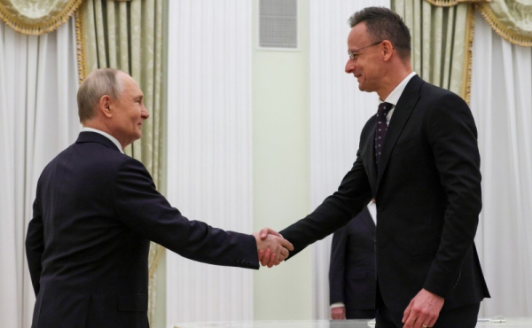 Президент РФ встретился в Кремле с главой МИД Венгрии