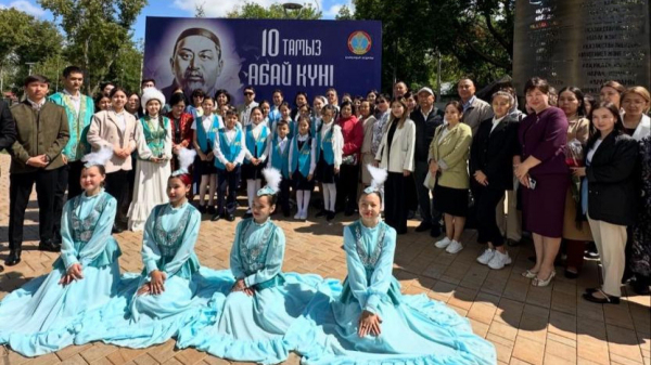 Стихотворение Абая «Ғылым таппай мақтанба» прозвучало на 9 языках мира