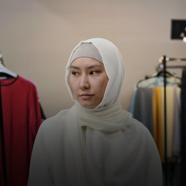 «Өз орамалыңды құрметтеуің керек»: Мұсылман қыздардың хиджаб туралы ойлары