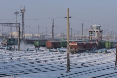 Железнодорожник вытащил костанайца из-под вагона