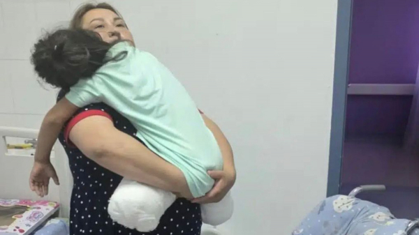 «Чтобы Алуа снова улыбалась»: дядя девочки, пострадавшей в ДТП с автобусом в Астане, обратился к общественности