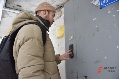 После смены адреса жители Екатеринбурга потеряли права на квартиры и соцвыплаты: вмешался Бастрыкин