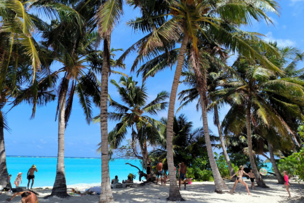 Тысячи россиян &laquo;застряли&raquo; на популярных курортах из-за эскалации в Иране