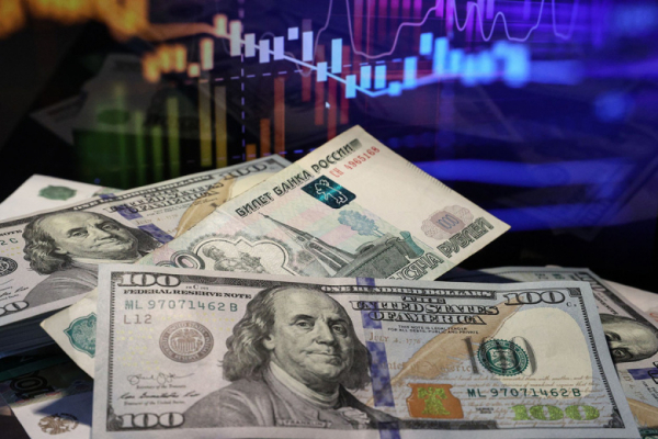 Аналитик объяснил, произойдет ли обрушение доллара