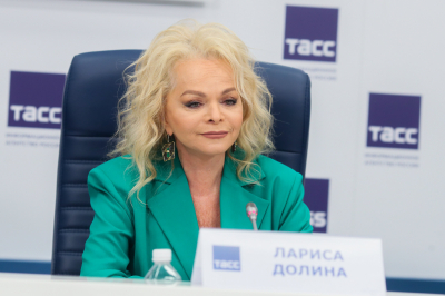 Mash: певицу Ларису Долину могут обязать очистить ручей за 100 млн рублей