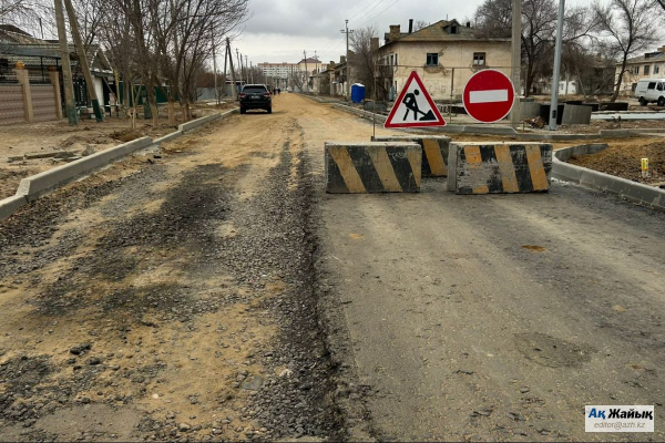 «Асфальт на песок» за 657 миллионов: жители Балыкши зафиксировали нарушения на ул. Кожакаева