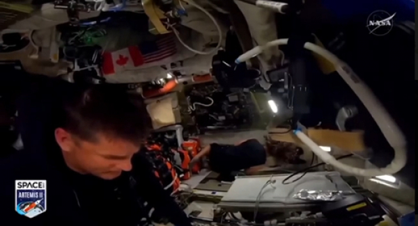 NASA посоветовала астронавтам пакеты: унитаз на Orion опять не работает