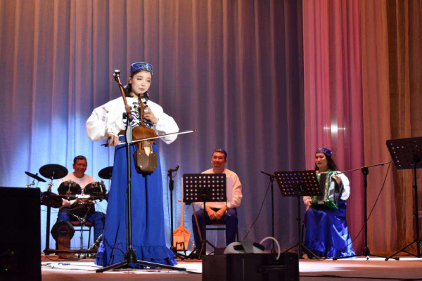 Мировые хиты – на народных инструментах