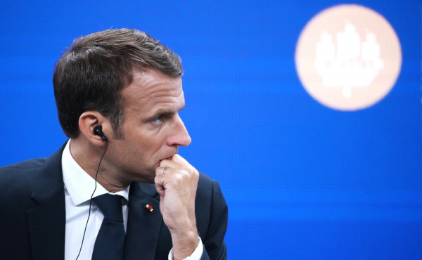 Филиппо: Макрон надеется спасти карьеру, улучшив отношений с РФ