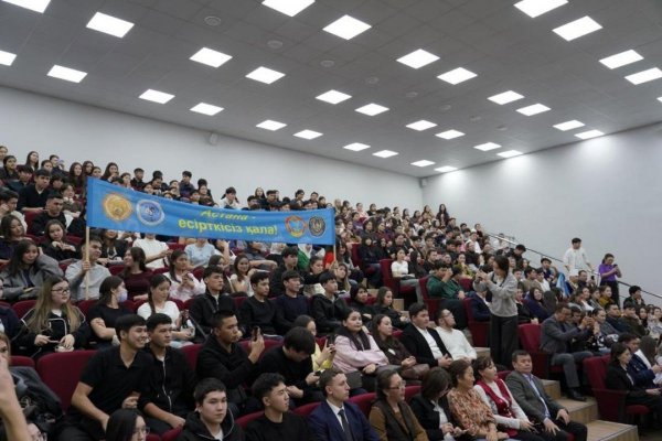 Ангелина Лукас встретилась со студентами в Астане