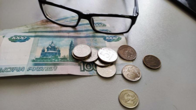 Кто в 2026 году получает прибавку за стаж почти в 2 400 рублей