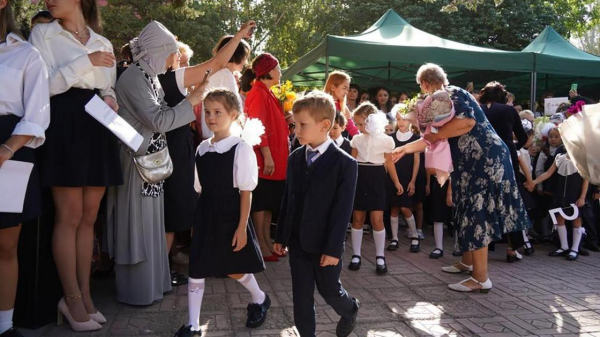 Акимат Алматы опроверг слова замакима о том, что школьных линеек не будет 1 сентября