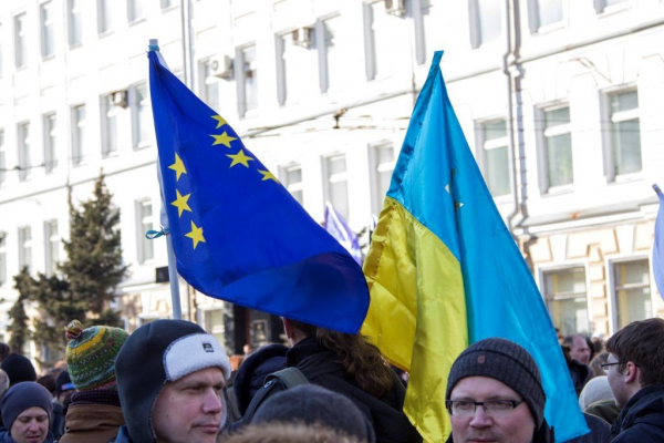 Дмитриев: большинство украинцев поддерживают территориальные уступки