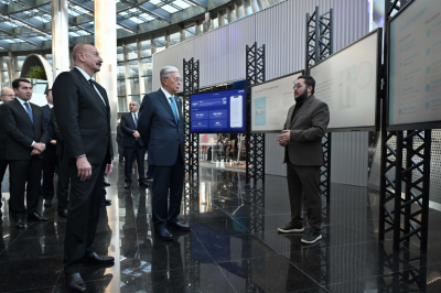 Разработки казахстанских компаний показали Токаеву и Алиеву