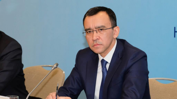 В Казахстане предлагают наказывать авторов дипфейков как преступников