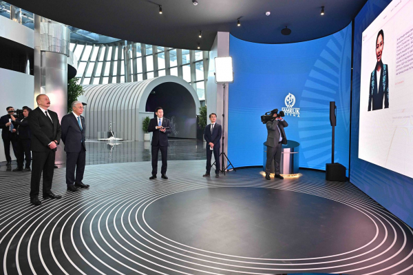 Лидеры Казахстана и Азербайджана ознакомились с разработками в сфере ИИ в Астане