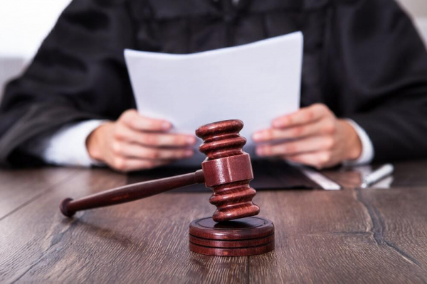 Суд в Астане вынес решение по делу напавшего с ножом на ребенка в лифте подростка