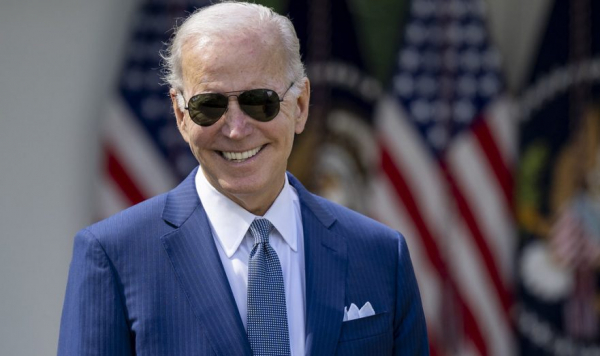 Байден оказался одним из немногих политиков, не связанных с Эпштейном