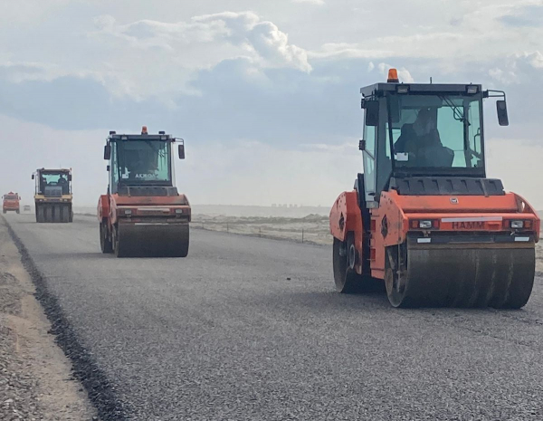 Для завершения реконструкции дороги «Атырау –​ Астрахань» планируется уложить около 500 тысяч тонн асфальтобетона