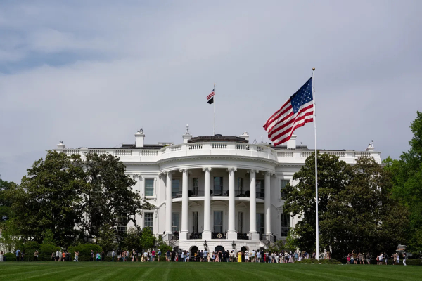 Трамп начал закрытое совещание с разведкой в Белом доме