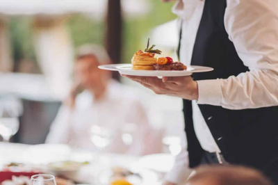 Бывший сотрудник Crepe Cafe снял антисанитарные условия