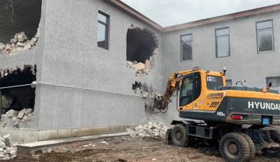 Пристройку к кафе сносят по решению суда в Алматы