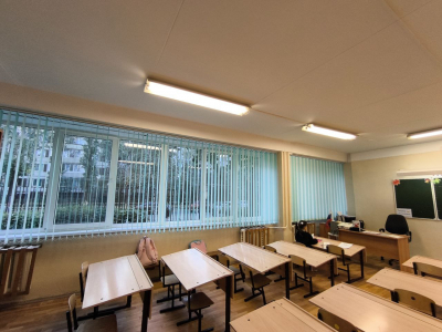 Макрон подписал закон о запрете телефонов в школах Франции