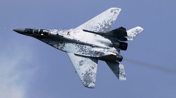 SHOT: российские туристы в Шарм-эш-Шейхе паникуют из-за истребителей в небе