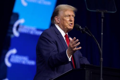 Трамп пообещал продолжать бомбардировки береговой линии Ирана и удары по его кораблям