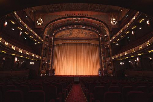 МХАТ имени Горького обессценили на 2 млрд рублей