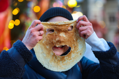 История блинов на Масленицу: символ Солнца или поминальная трапеза?