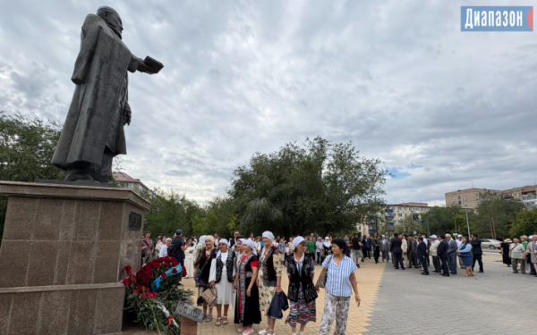 Как актюбинцы отмечали 180–летие Абая