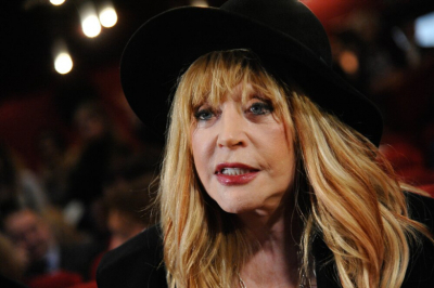 У Пугачевой отказывают ноги? Почему она ходит с тростью, что известно