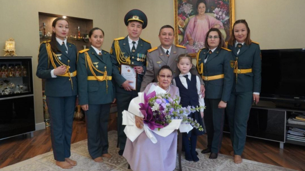 Бибигуль Тулегенова поздравила казахстанцев с майскими праздниками