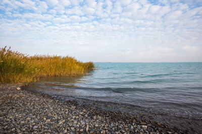 Двух человек унесло на байдарке далеко от берега в озере Жасыбай