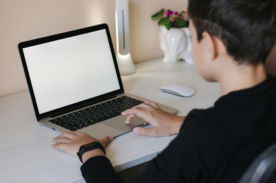 Ограничить просмотр TikTok, YouTube и Instagram детям предлагает депутат