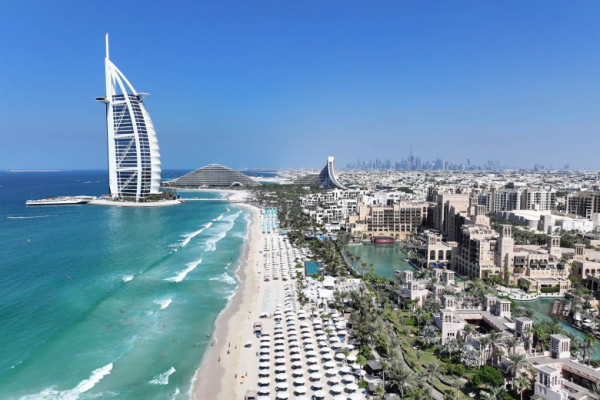 Ситуация в Дубае 7 марта: отмена рейсов, вылеты в Россию, новые удары Ирана