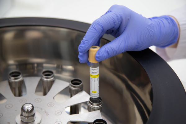 Депутат Леонов: Почетным донорам России положена денежная выплата