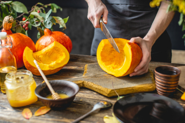 Бюджетно и вкусно: 3 рецепта сытного рагу с тыквой для семьи