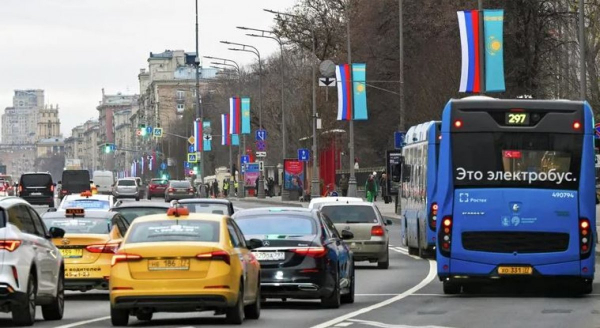 Москву украсили флагами Казахстана и России в преддверии госвизита Токаева