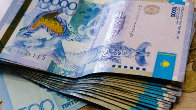 Зарплата у всех казахстанцев увеличится: когда и насколько?