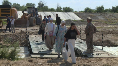 В Шымкенте военнослужащие восстановили сообщение через реку Бадам